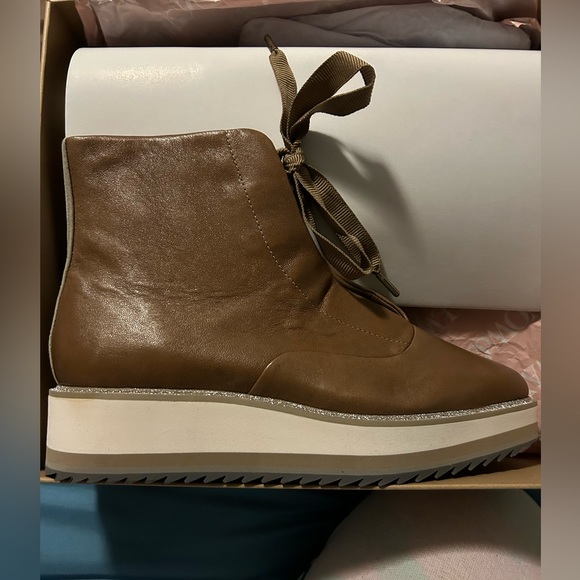 Women’s Booties 8.5 by Johnson & Murphy Taupe (New) - Picture 3 of 9